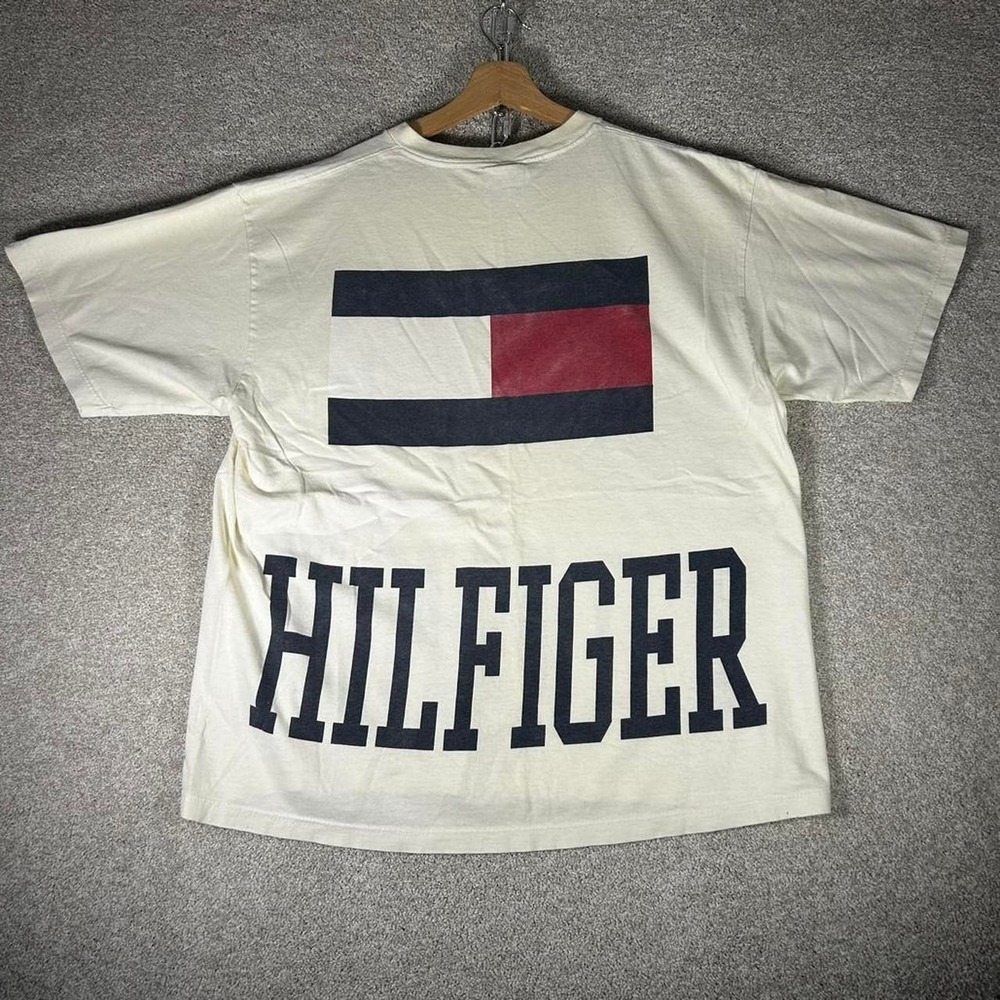Vintage 90s Tommy Hilfiger all over print spell out t-shirt Size L